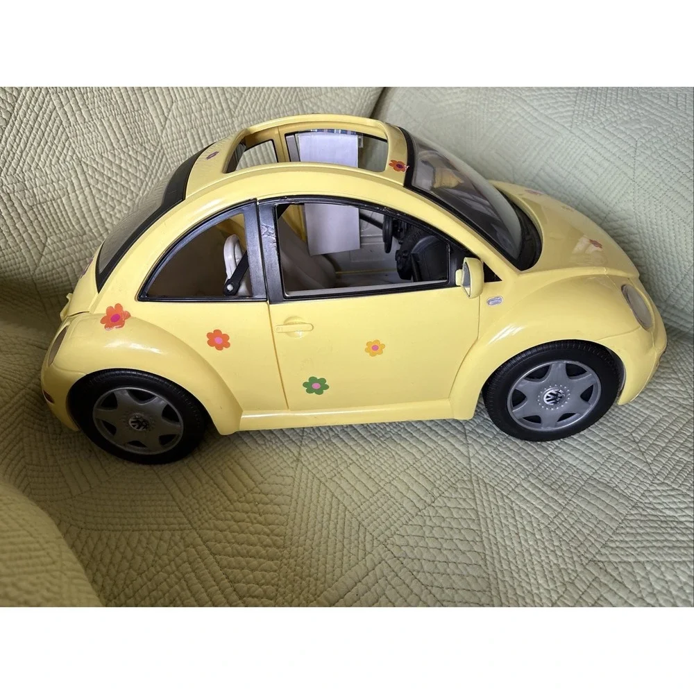 Vintage 2000 Mattel Barbie VW Volkswagen Beetle Yellow Flower Doll Car